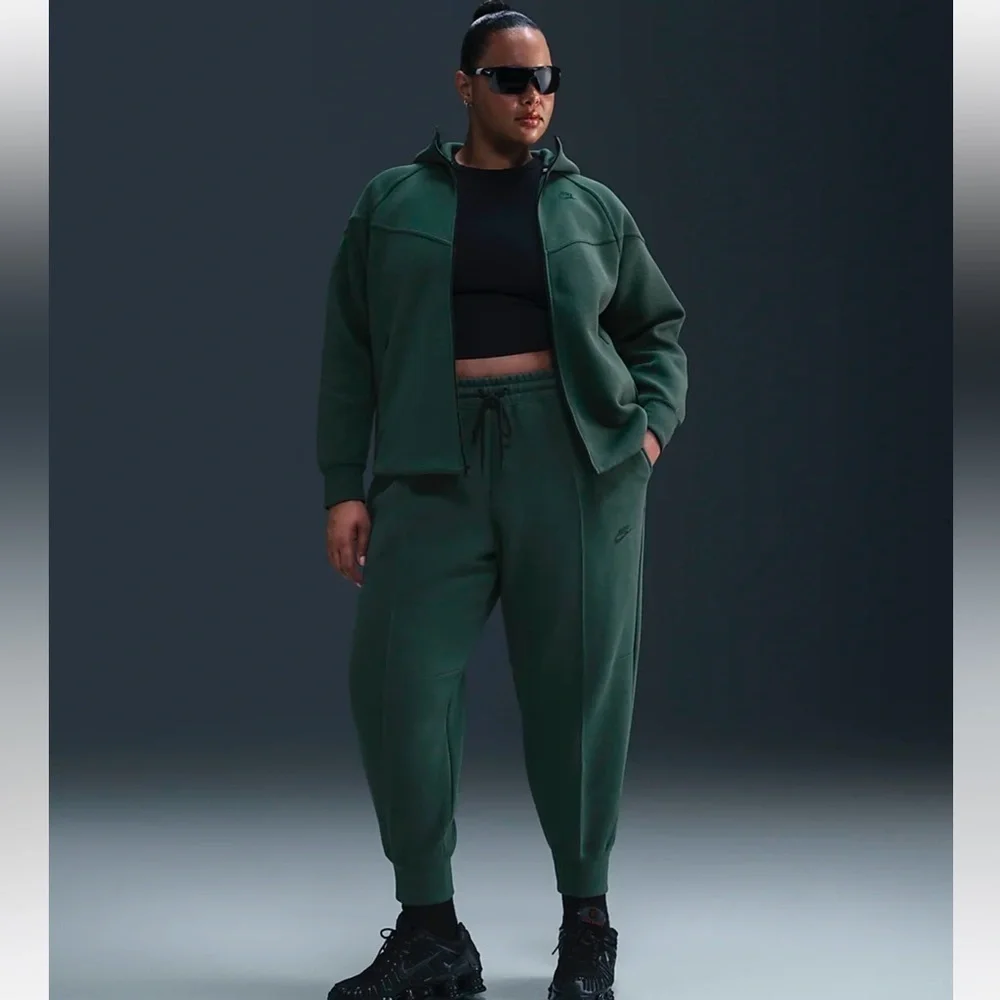 Nike Sportswear Tech Fleece Women's Mid-Rise Joggers (Plus Size) NWT
